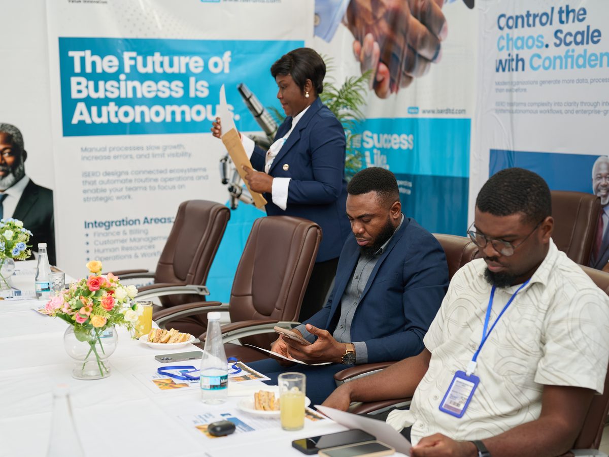 Breakfast served at the table before the session begins
