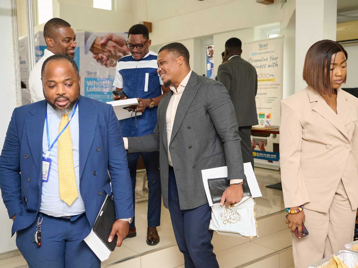 Delegates leaving the last Executive Breakfast Table with their reports